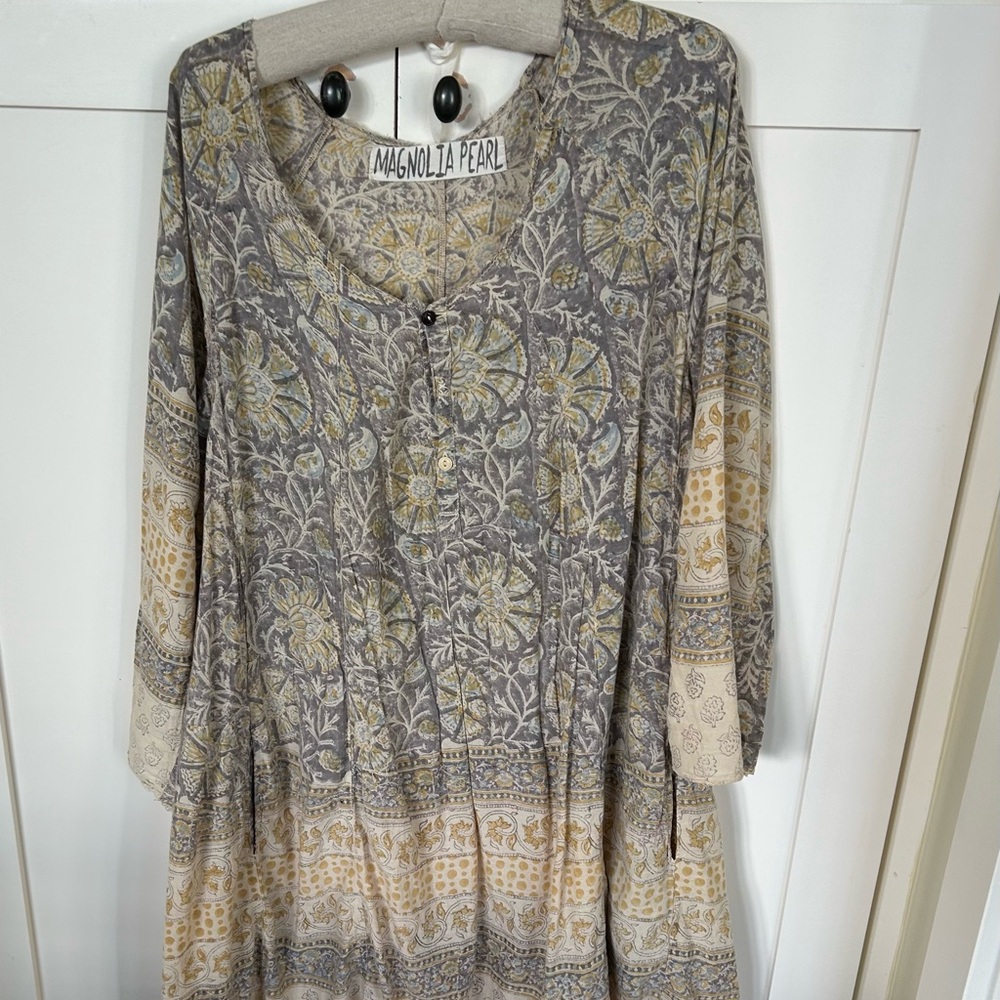 Magnolia Pearl Bohemian Floral Tunic in Gray and Cream